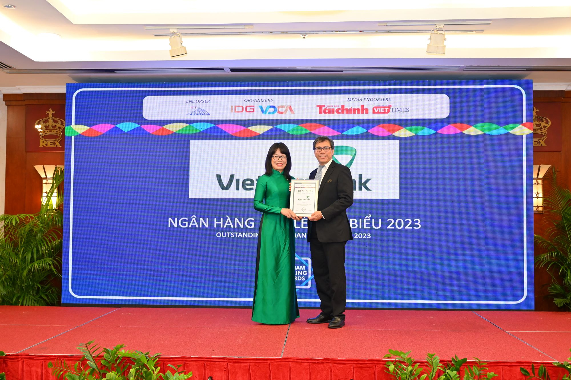 vietcombank duoc trao 3 giai thuong quan trong tai dien dan ngan hang ban le viet nam 2023 hinh 1