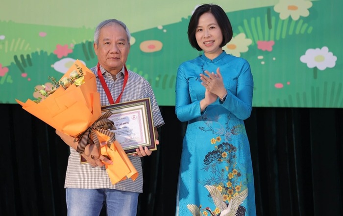 nha van tran duc tien gianh giai hiep si de men 2023 hinh 1