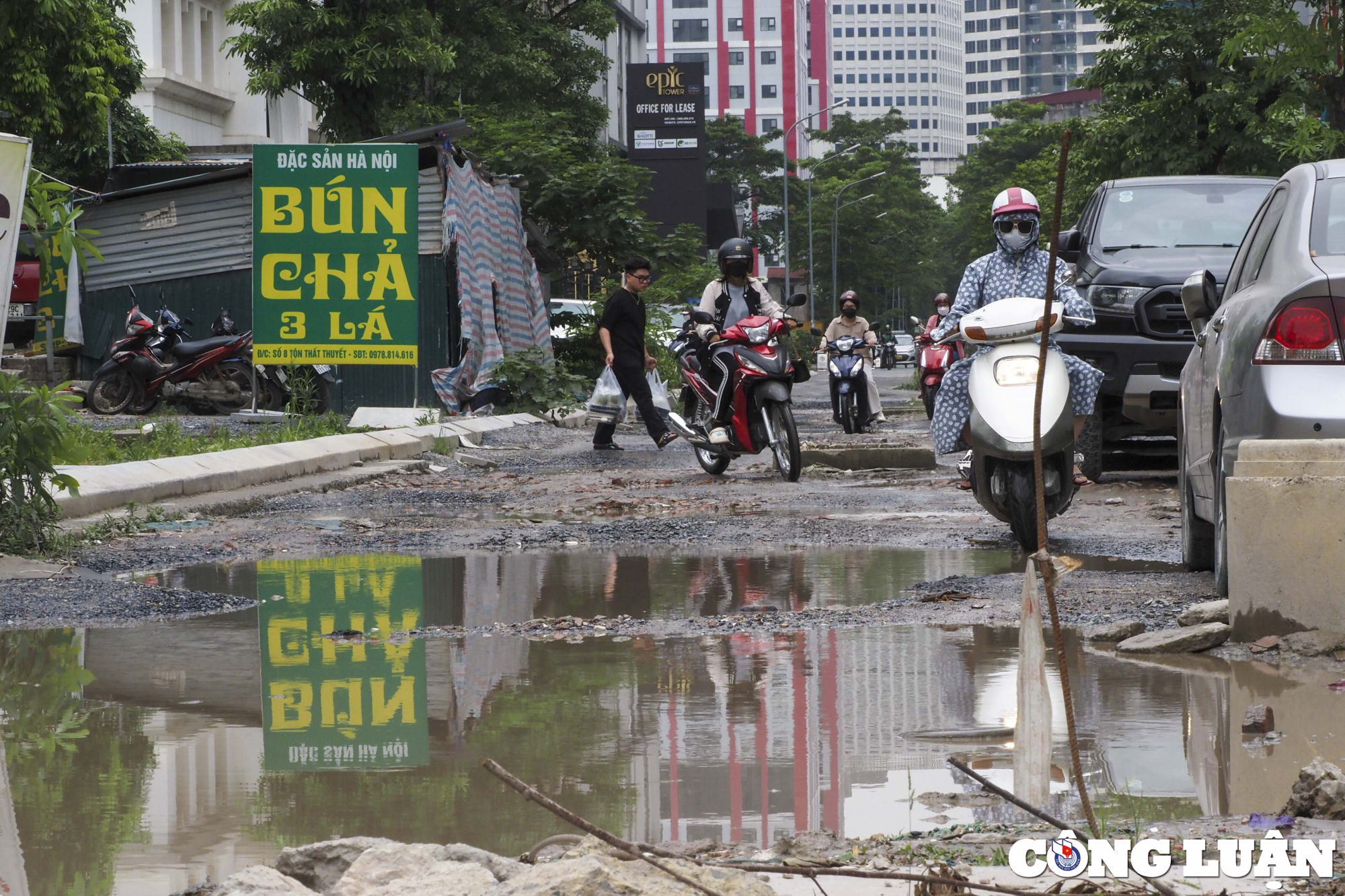 ha noi gan 3 nam chua xong con duong dai khoang 200m o pho ton that thuyet hinh 3