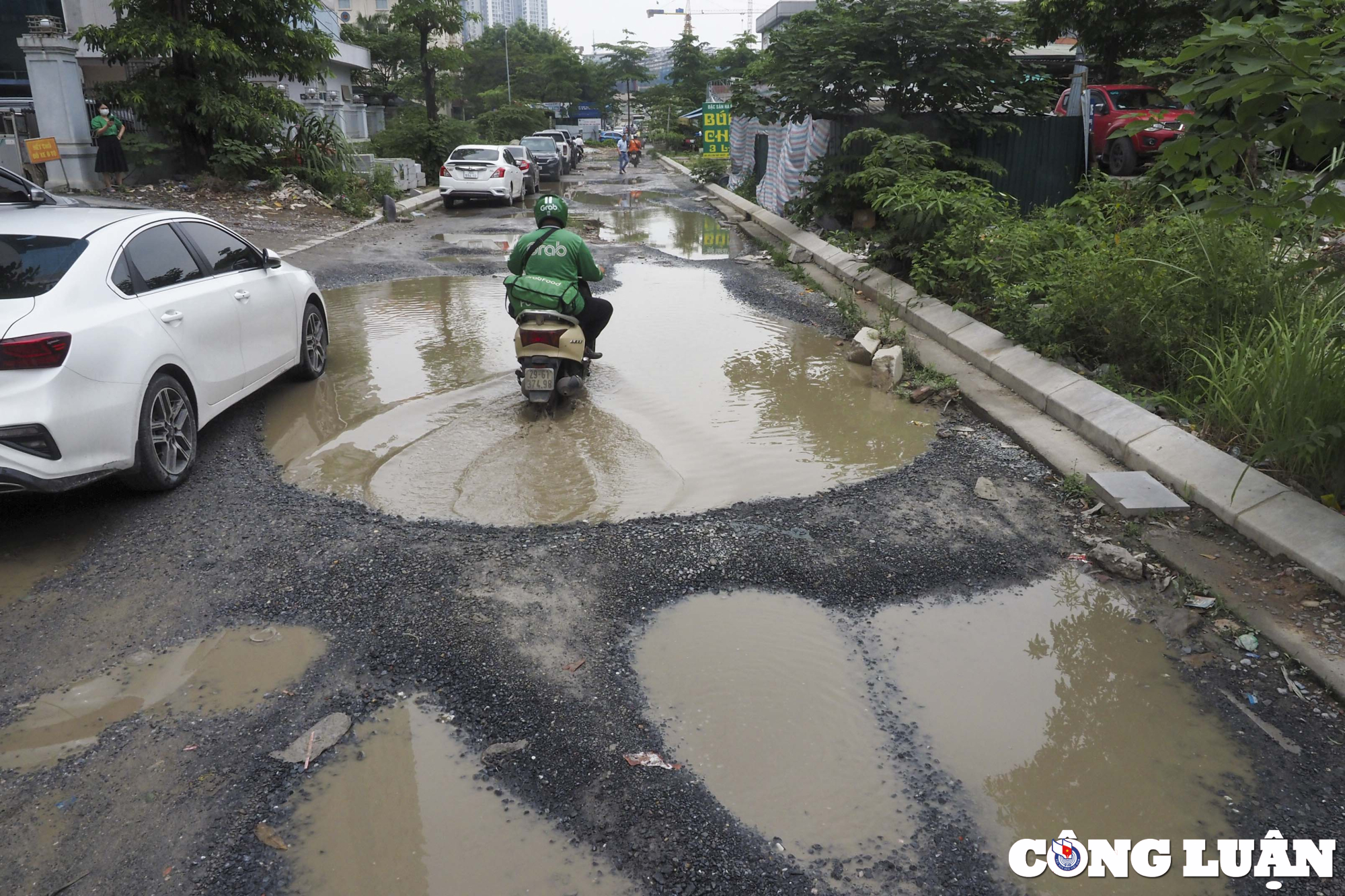 ha noi gan 3 nam chua xong con duong dai khoang 200m o pho ton that thuyet hinh 5