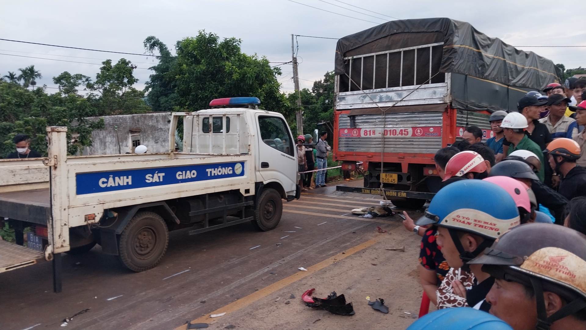 gia lai tai nan lien hoan 3 nguoi tren xe may tu vong thuong tam hinh 3