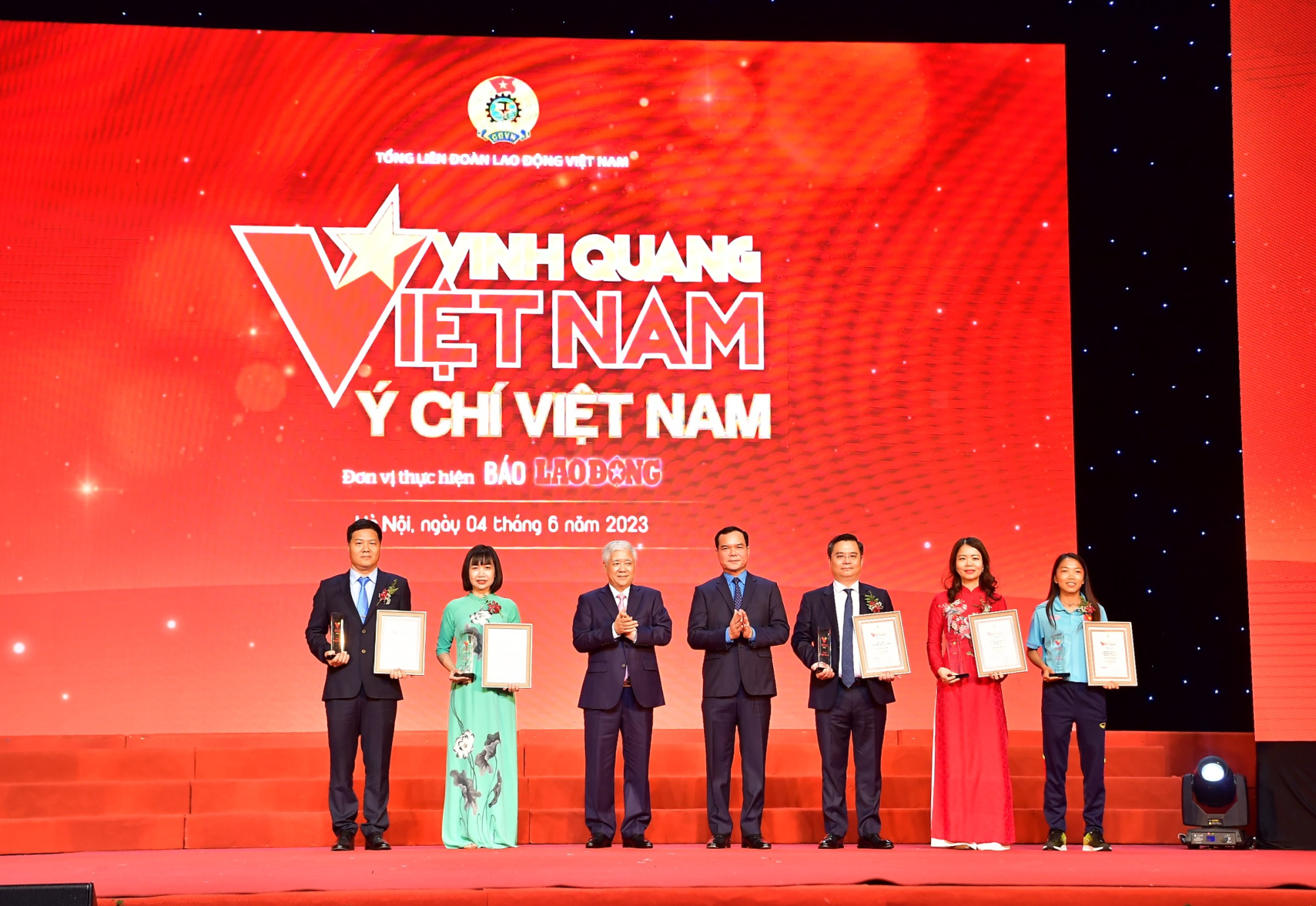 vietcombank la mot trong 5 tap the duoc vinh danh tai le trao giai vinh quang viet nam lan thu 18 nam 2023 hinh 2