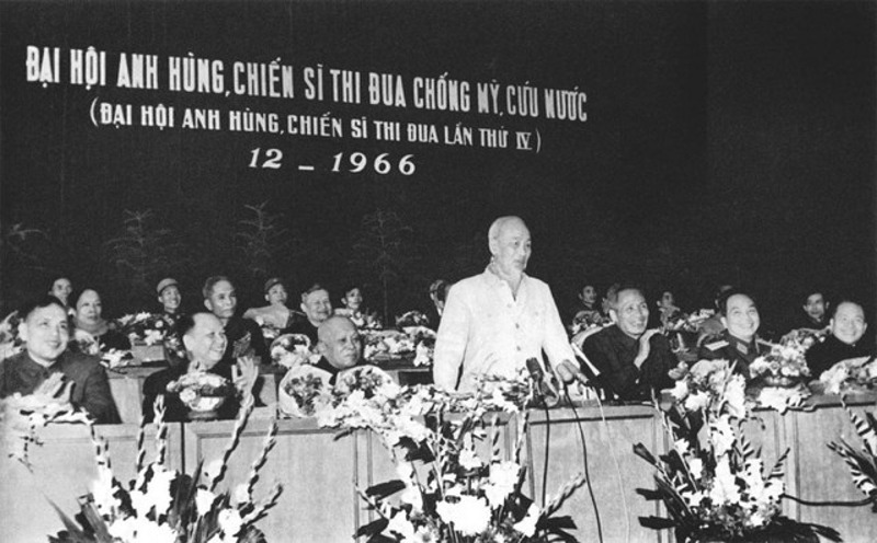 Chủ tịch Hồ Chí Minh tại Đại hội anh hùng, chiến sĩ thi đua chống Mỹ cứu nước lần thứ tư, năm 1966. Ảnh tư liệu