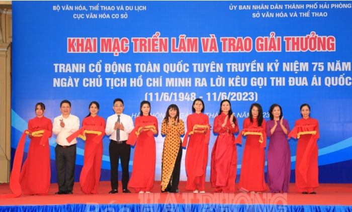 trao giai cuoc thi tranh co dong ve thi dua ai quoc hinh 2