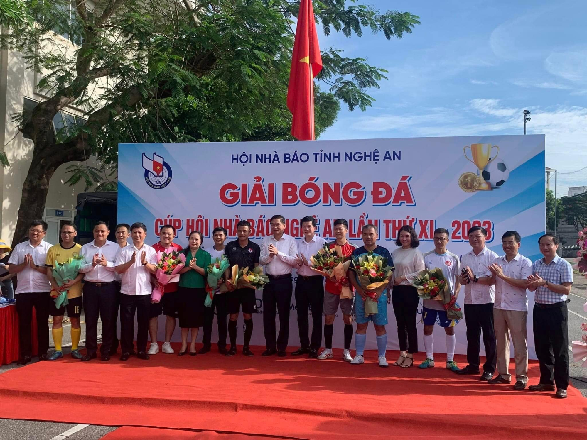 6 doi bong tranh tai o giai bong da cup hoi nha bao nghe an lan thu xi hinh 5