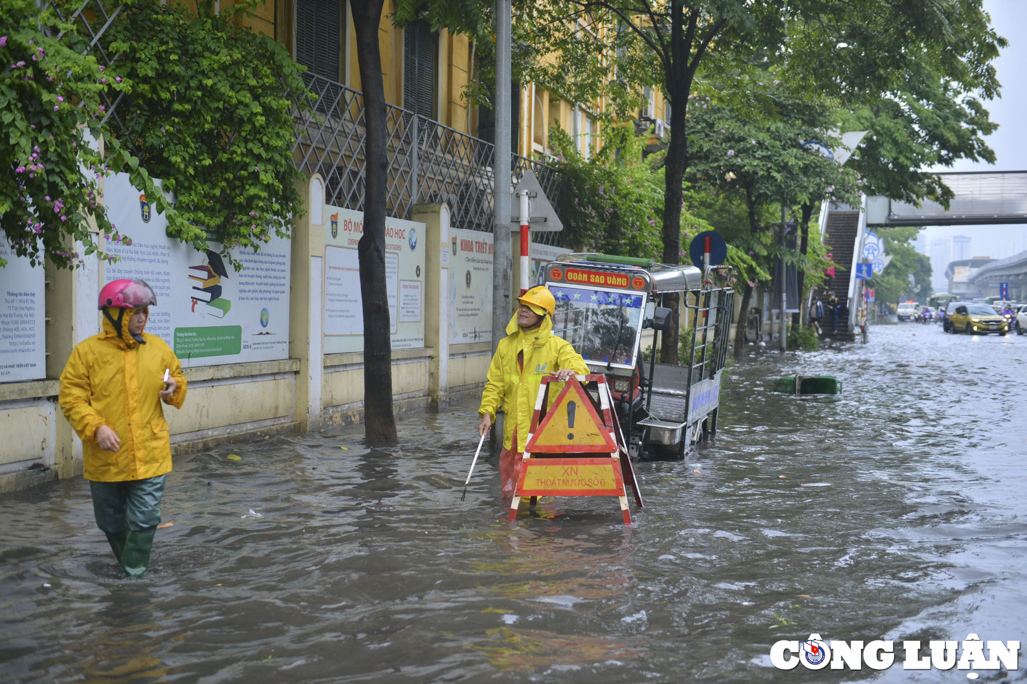 ha noi mua lon giua trua nhieu tuyen pho ngap sau hinh 4