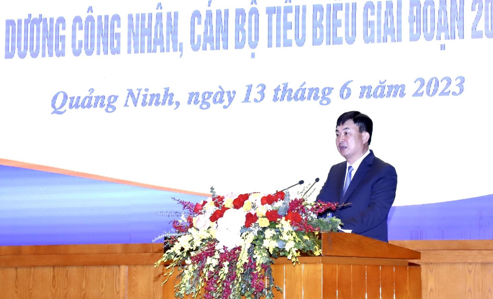 vinh quang tho mo ban linh sang tao vuot kho hinh 1