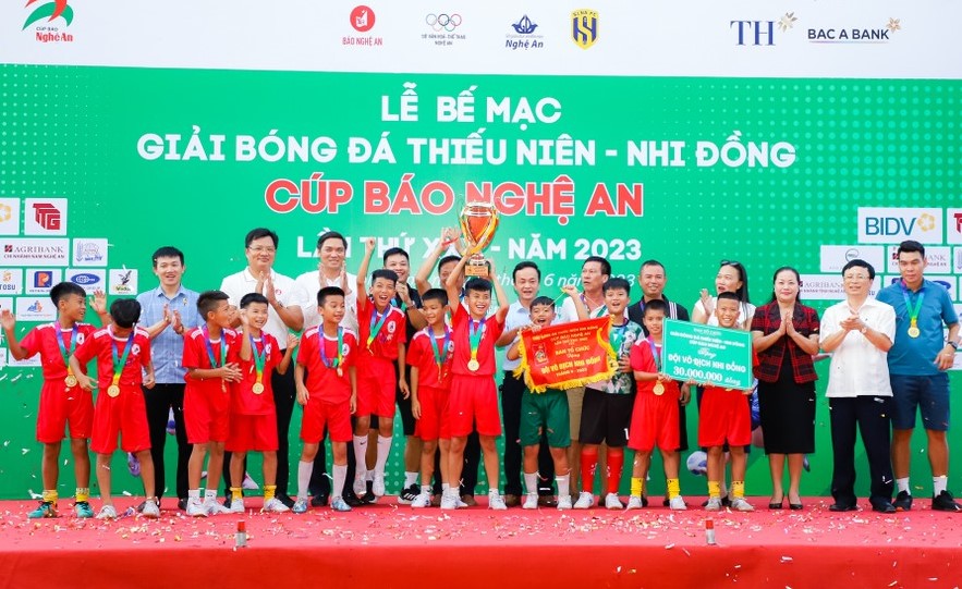 giai bong da thieu nien  nhi dong cup bao nghe an lan thu 25 thanh cong tot dep hinh 3