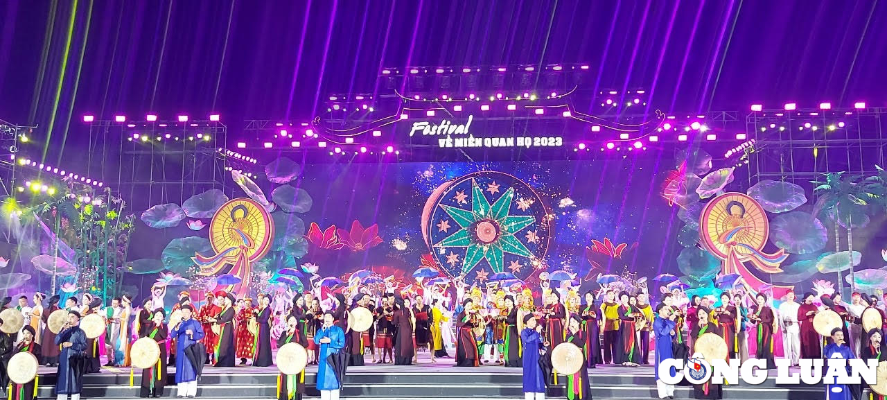 Festival Về miền quan họ năm 2023 được tỉnh Bắc Ninh tổ chức đã thu hút được hơn 120.000 lượt khách đến tham quan và trải nghiệm.