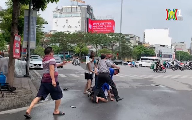 khoi to bi can 2 doi tuong hanh hung phong vien dai phat thanh va truyen hinh ha noi hinh 1