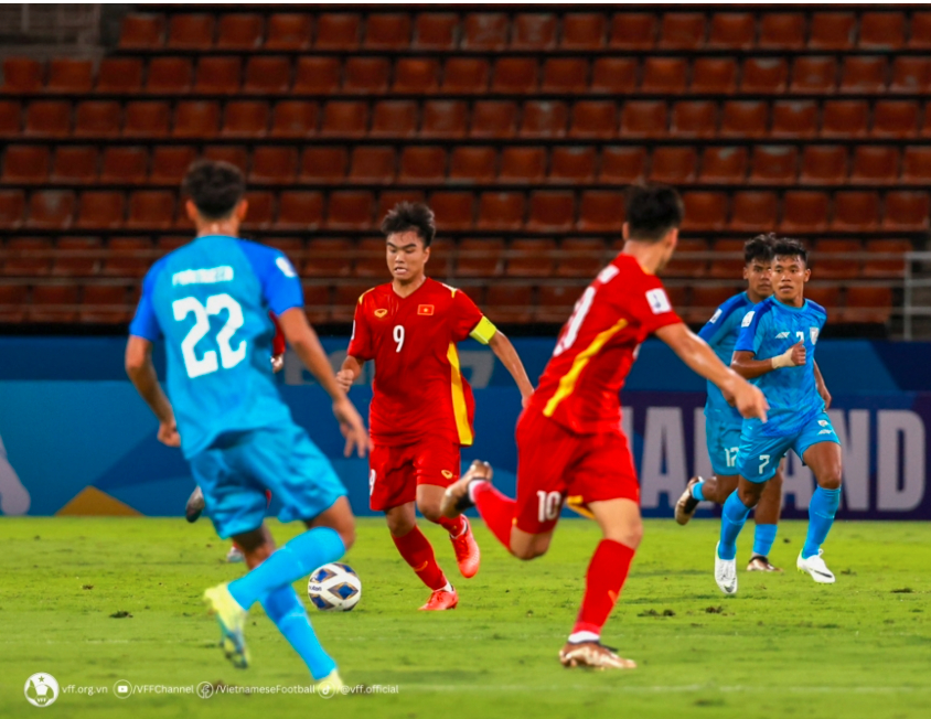 u17 viet nam hoa tiec nuoi o tran ra quan giai u17 chau a hinh 1