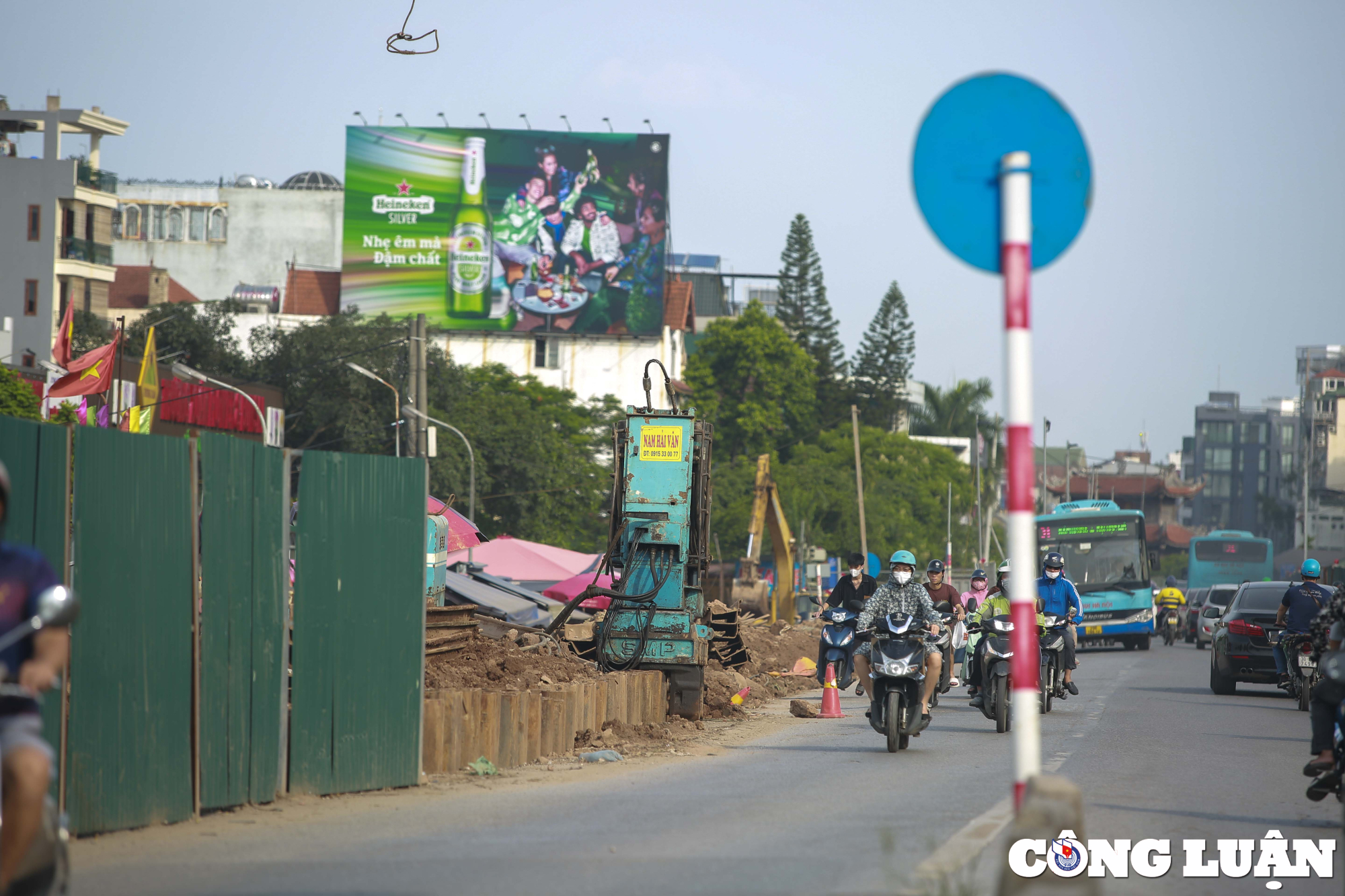 ha noi mat duong au co nut toac tiem an nguy co mat an toan giao thong hinh 8