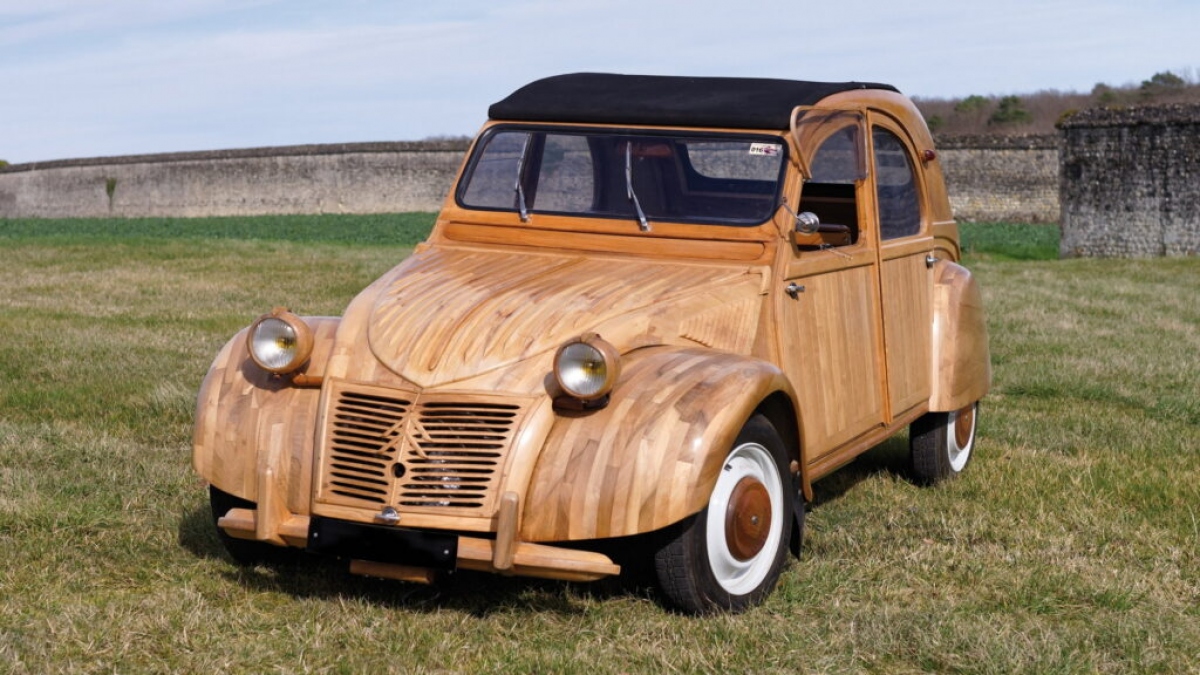 doc la citroen 2cv lam hoan toan bang go co gia 225000 usd hinh 1