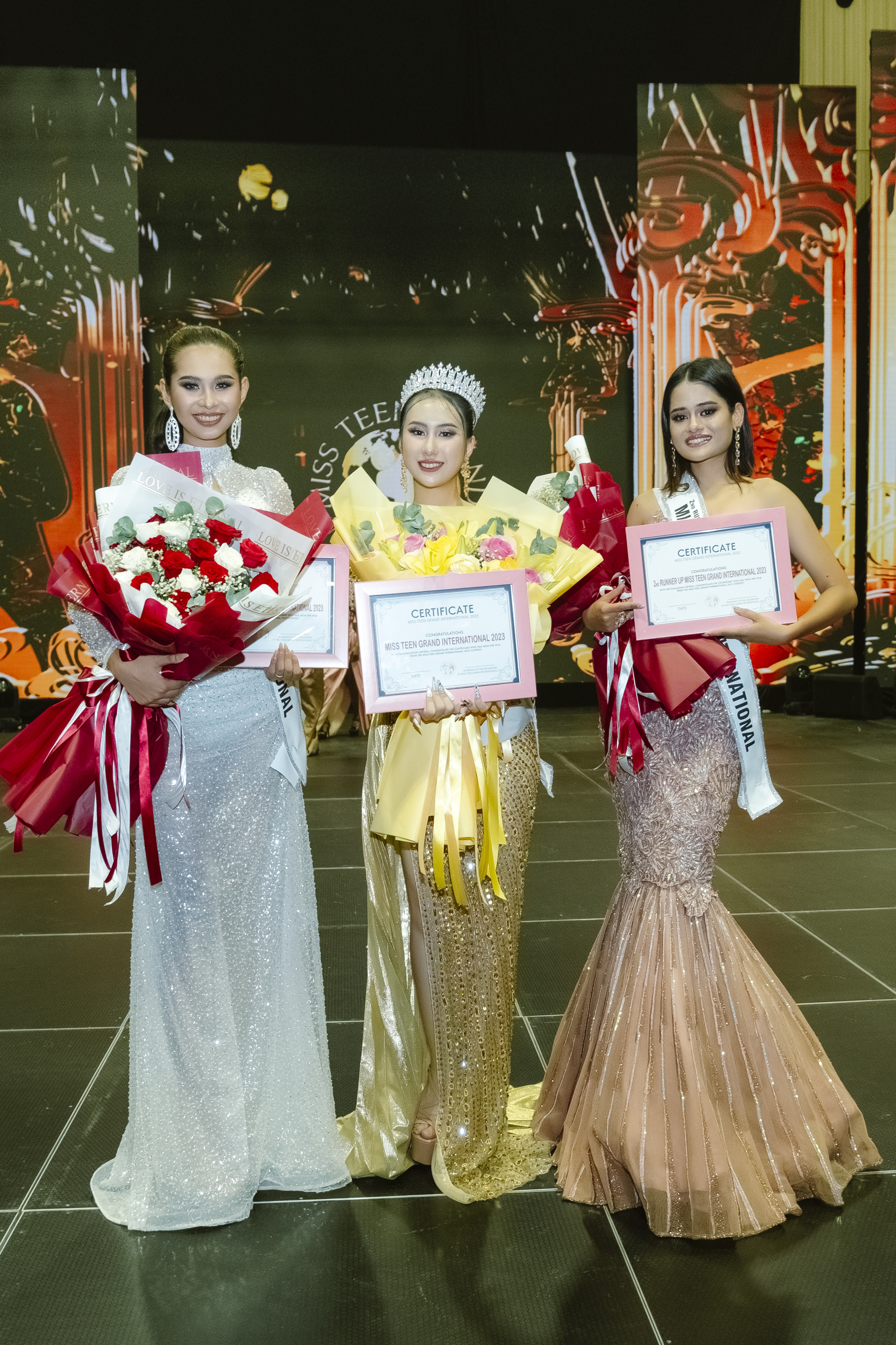 nuot mic trong phan thi ung xu bang tieng anh nguyen trang nguyet minh dang quang miss teen grand international 2023 hinh 3