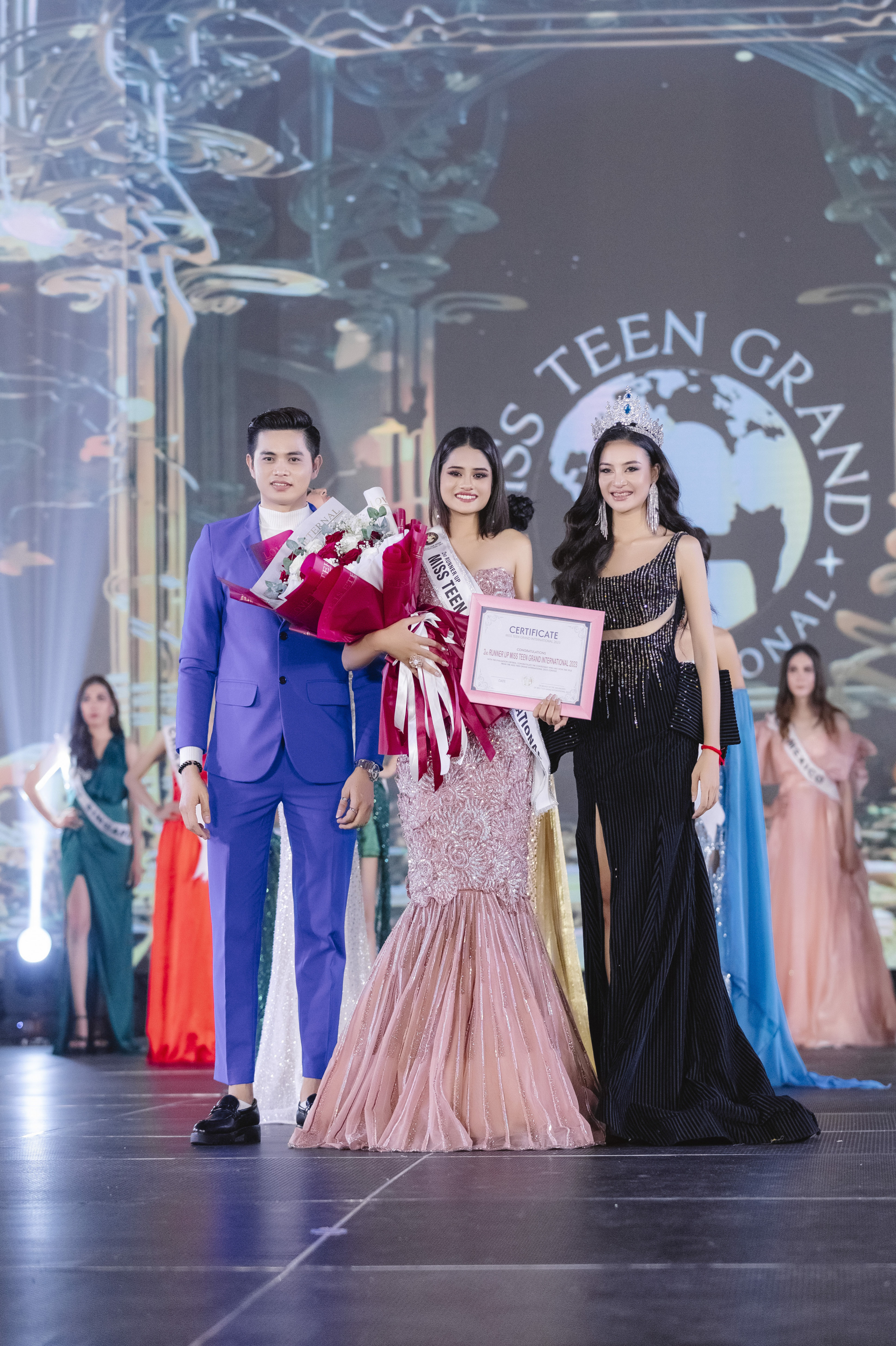 nuot mic trong phan thi ung xu bang tieng anh nguyen trang nguyet minh dang quang miss teen grand international 2023 hinh 7