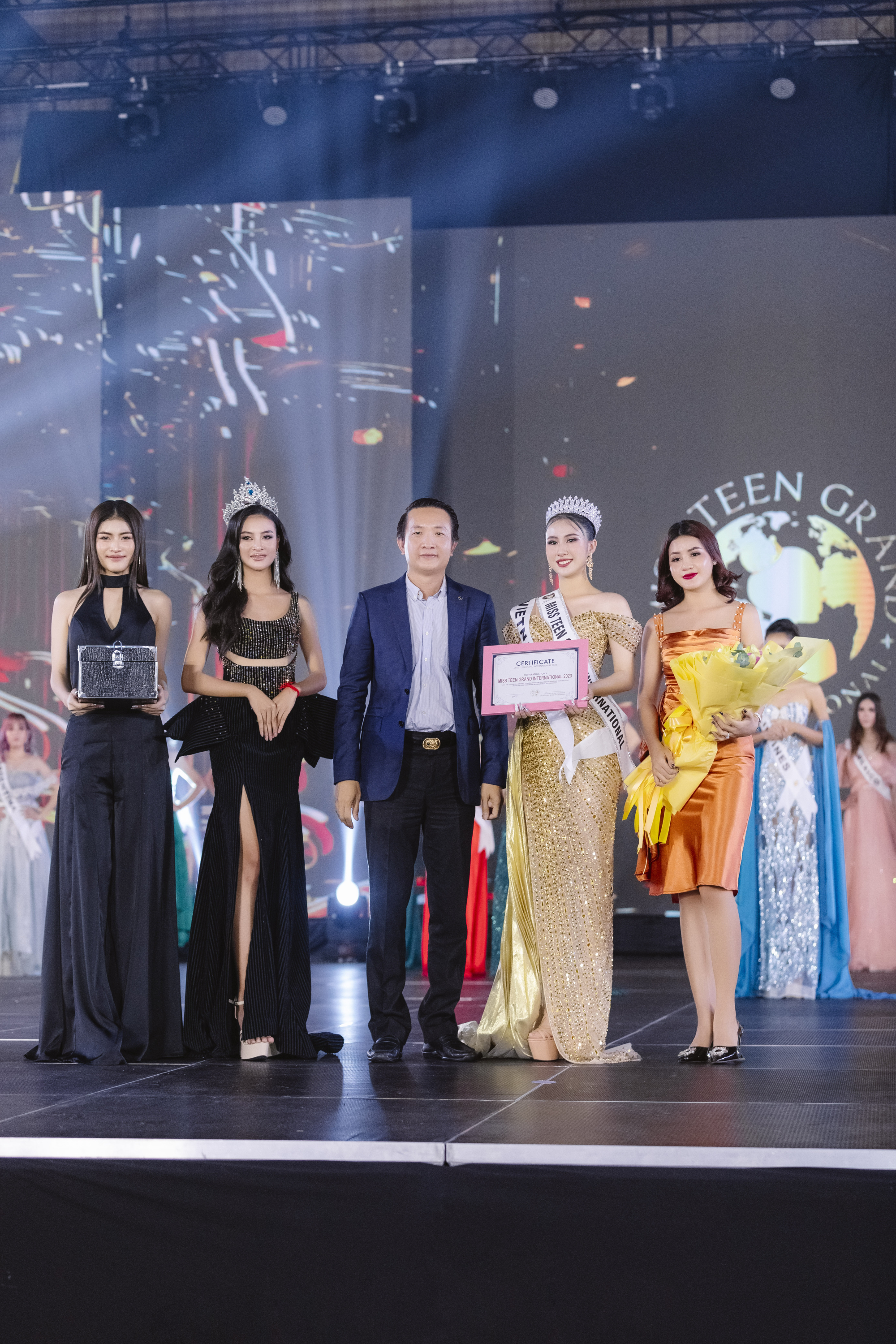 nuot mic trong phan thi ung xu bang tieng anh nguyen trang nguyet minh dang quang miss teen grand international 2023 hinh 10