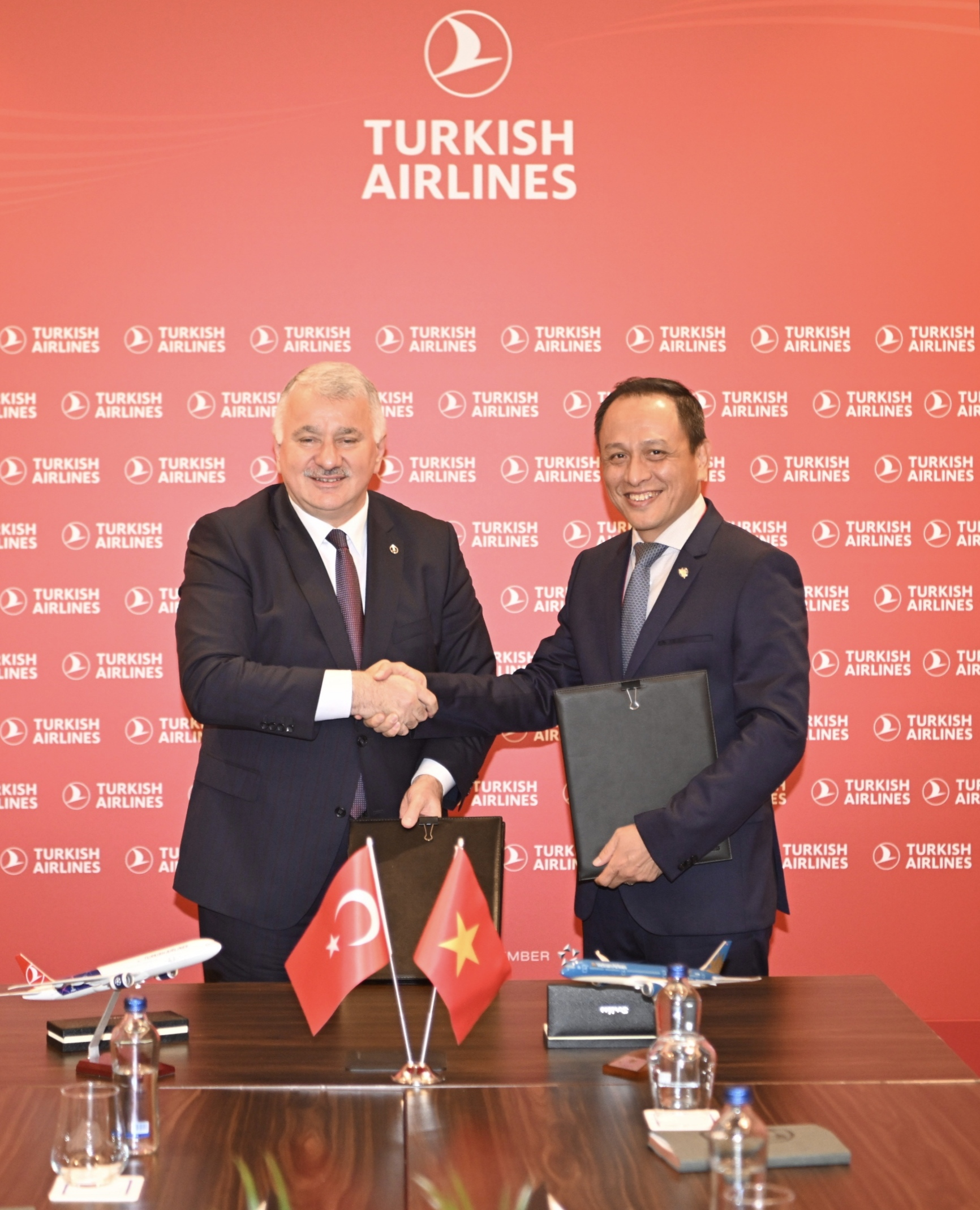 turkish airlines va vietnam airlines ky ket hop tac lien danh hinh 1
