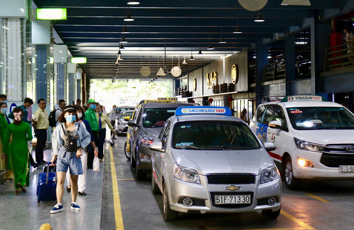 Công ty Cổ phần vận chuyển Sài Gòn Tourist bị cấm hoạt động tại sân bay Tân Sơn Nhất từ 22/6.