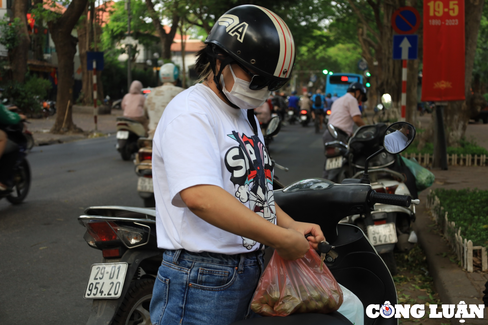 ha noi sau vao mua nguoi dan treo hai ban kiem tien trieu moi ngay hinh 5