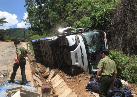 kon tum xe cho cau lac bo bong da bi lat mot cau thu tu vong hinh 1