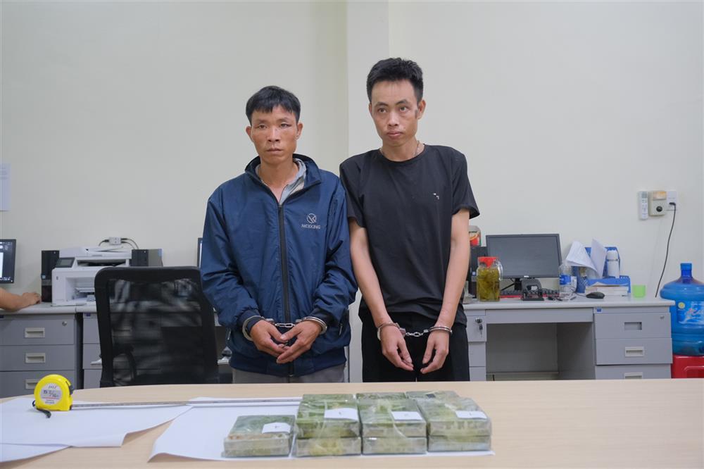 bat duong day van chuyen ma tuy lon tai cao bang thu giu 10 banh heroin hinh 1