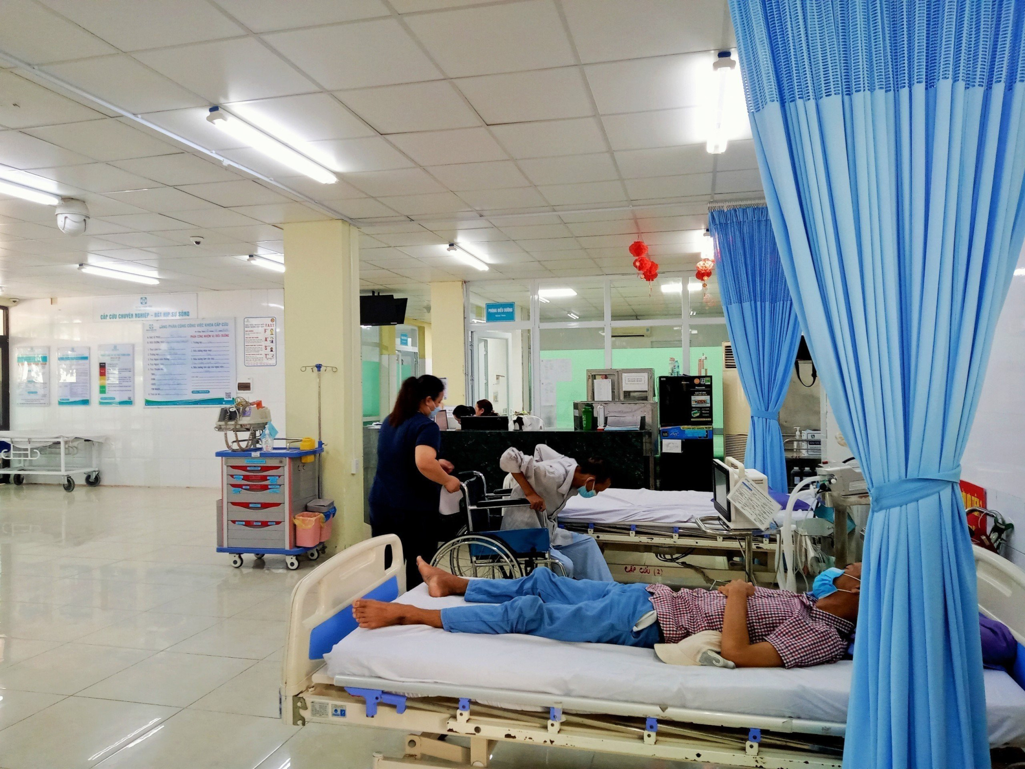 da nang doan du khach 7 nguoi nhap vien nghi do ngo doc thuc pham hinh 1