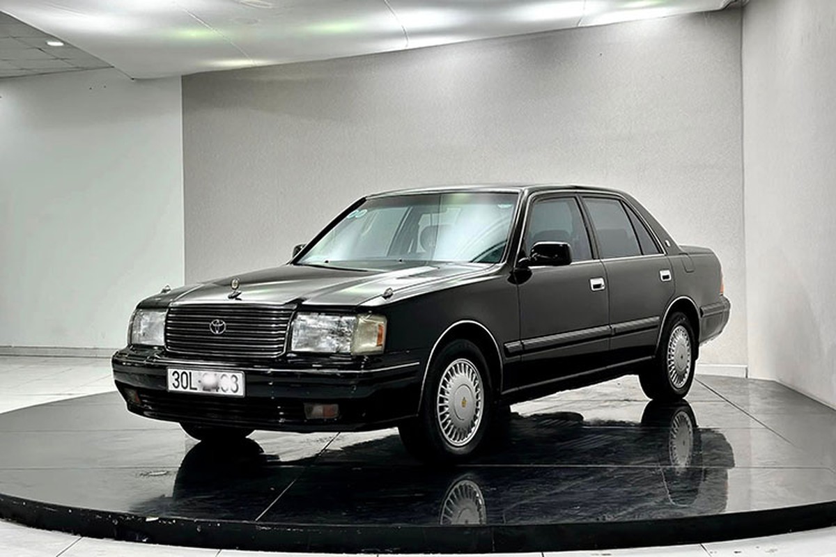 xe toyota crown 25 nam tuoi o ha noi gia 999 trieu hinh 6