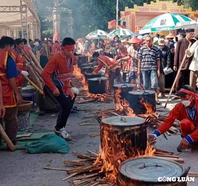 dong dao nguoi dan tham du le hoi banh chung  banh giay nam 2023 hinh 3