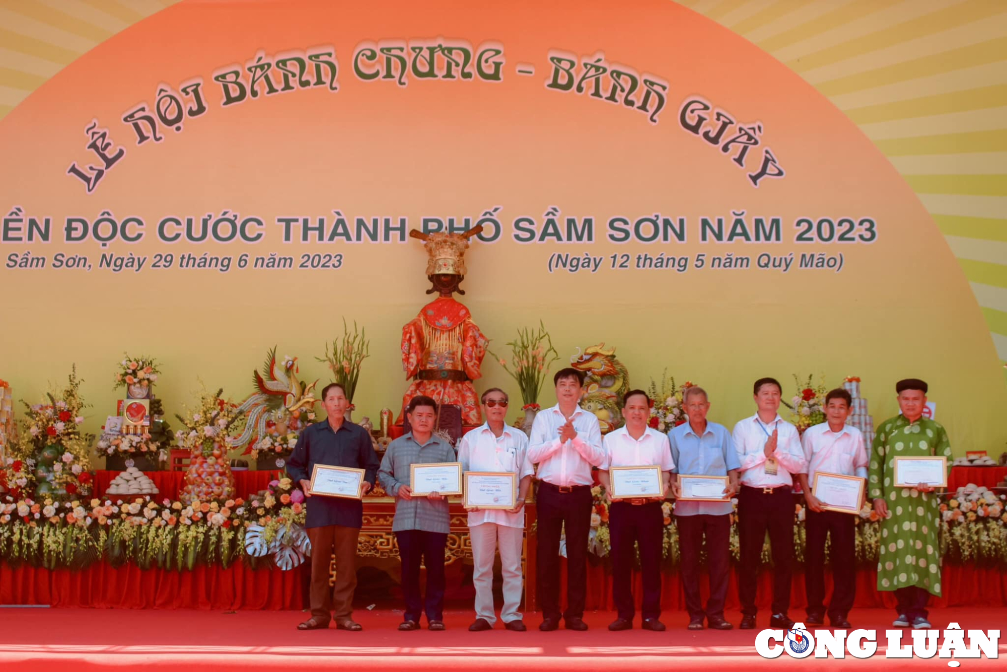 nhung hinh anh dep tai le hoi banh chung  banh giay nam 2023 hinh 15