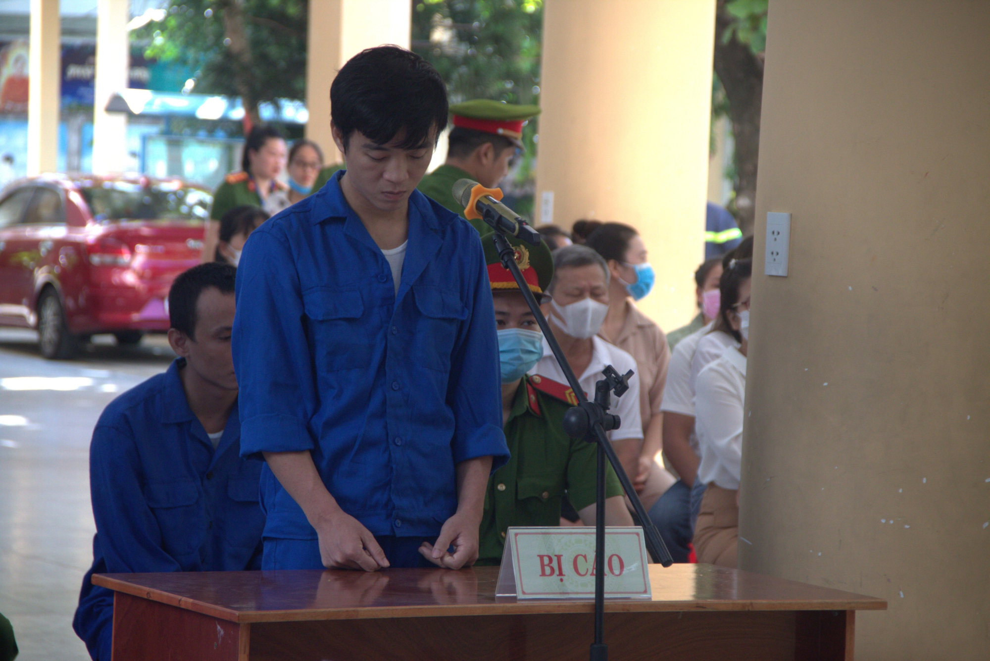 da nang mang sung nhua di cuop ngan hang de lay tien xuat khau lao dong hinh 2