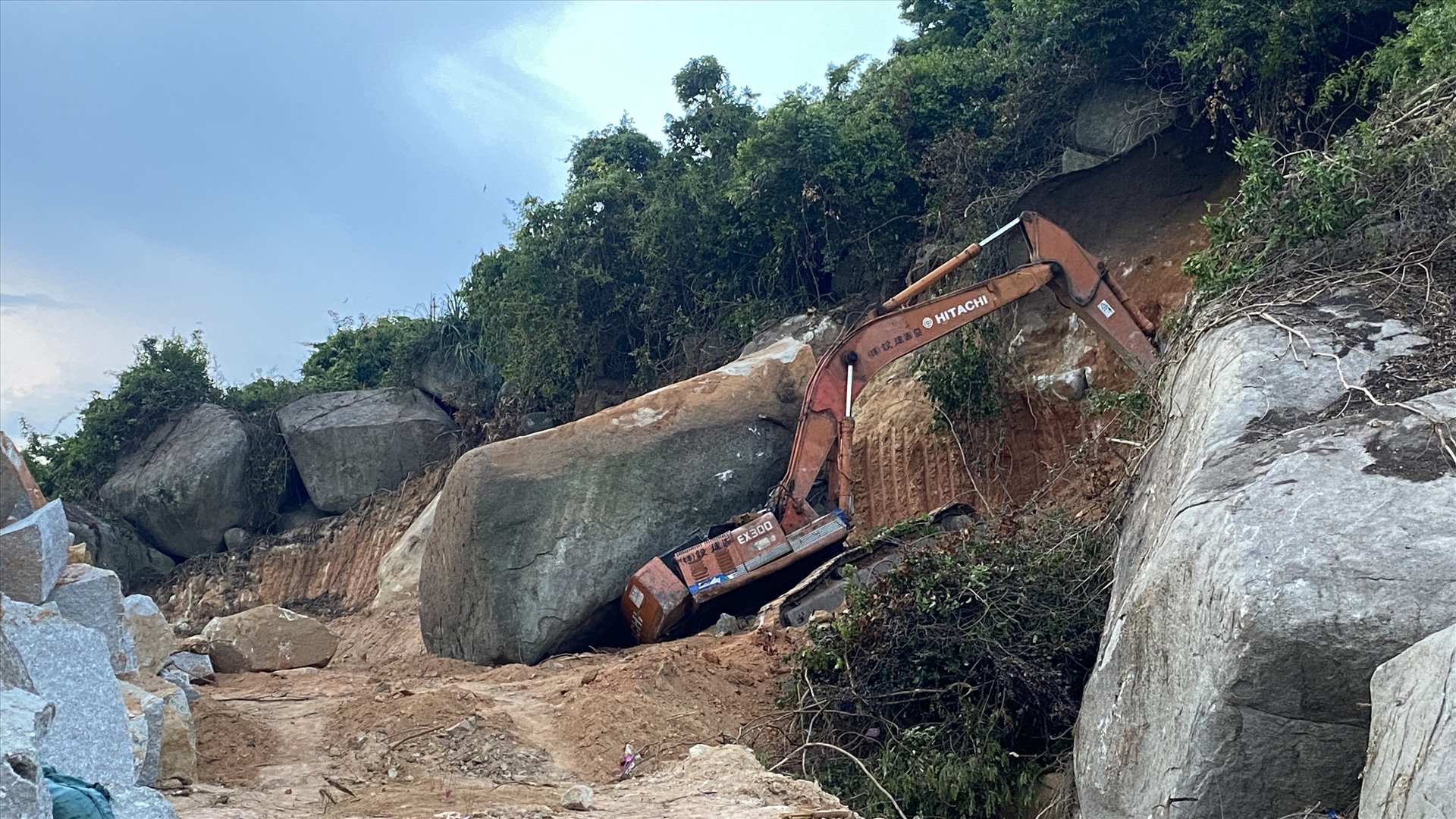 phu yen tai xe may dao bi da de tu vong khi dang thi cong cao toc bac  nam hinh 1