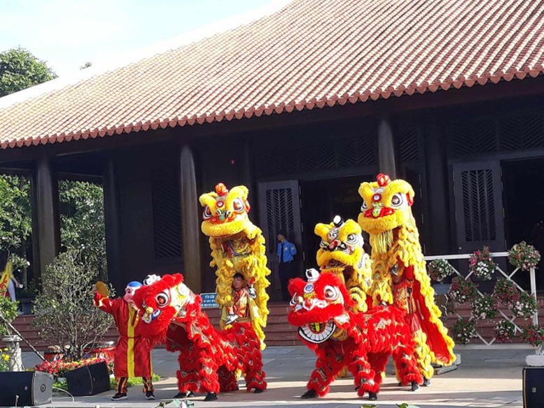 trang trong le gio duc le thanh hau nguyen huu canh hinh 3