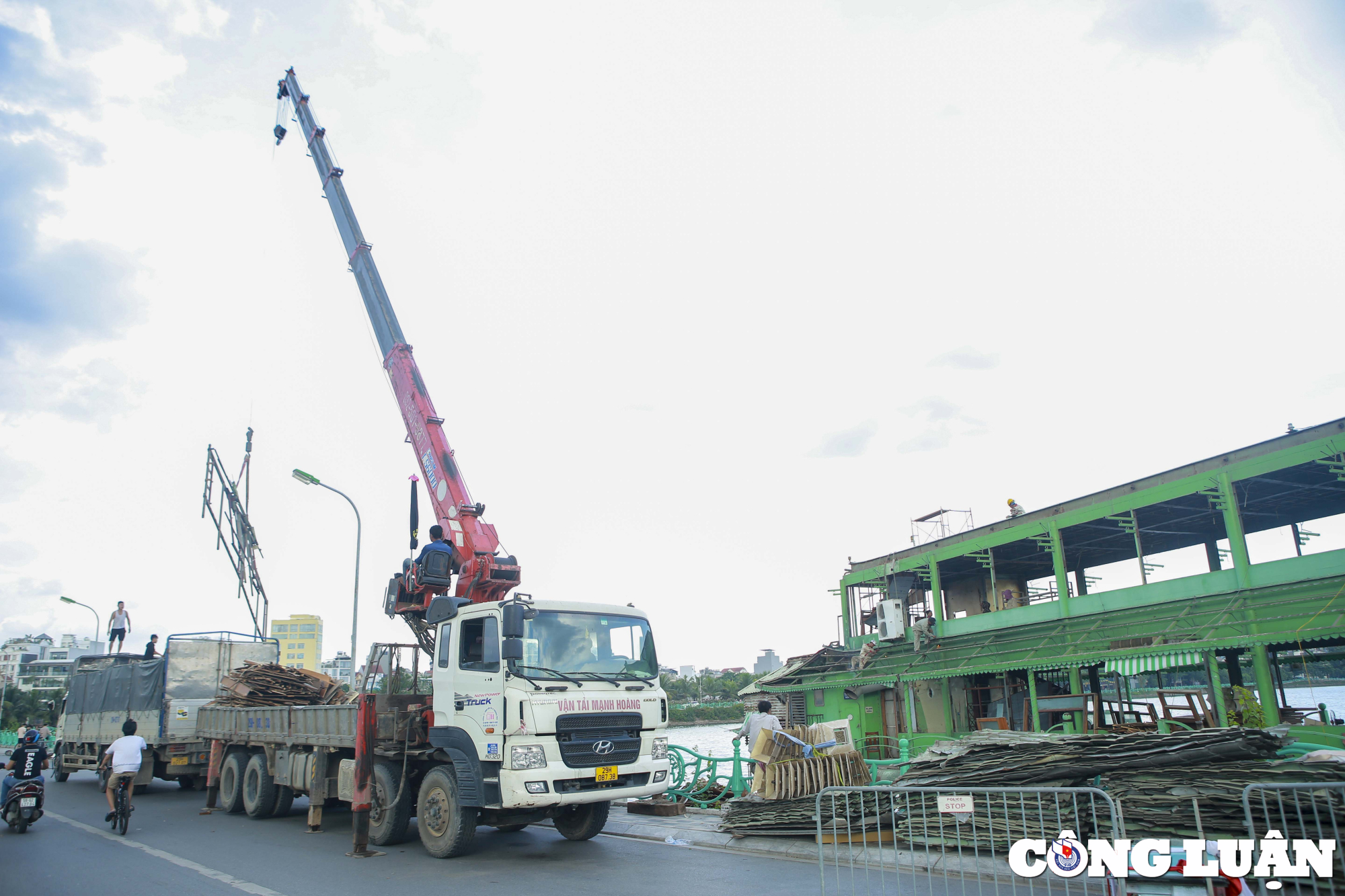 ha noi can canh thao do du thuyen cuoi cung tren ho tay hinh 10