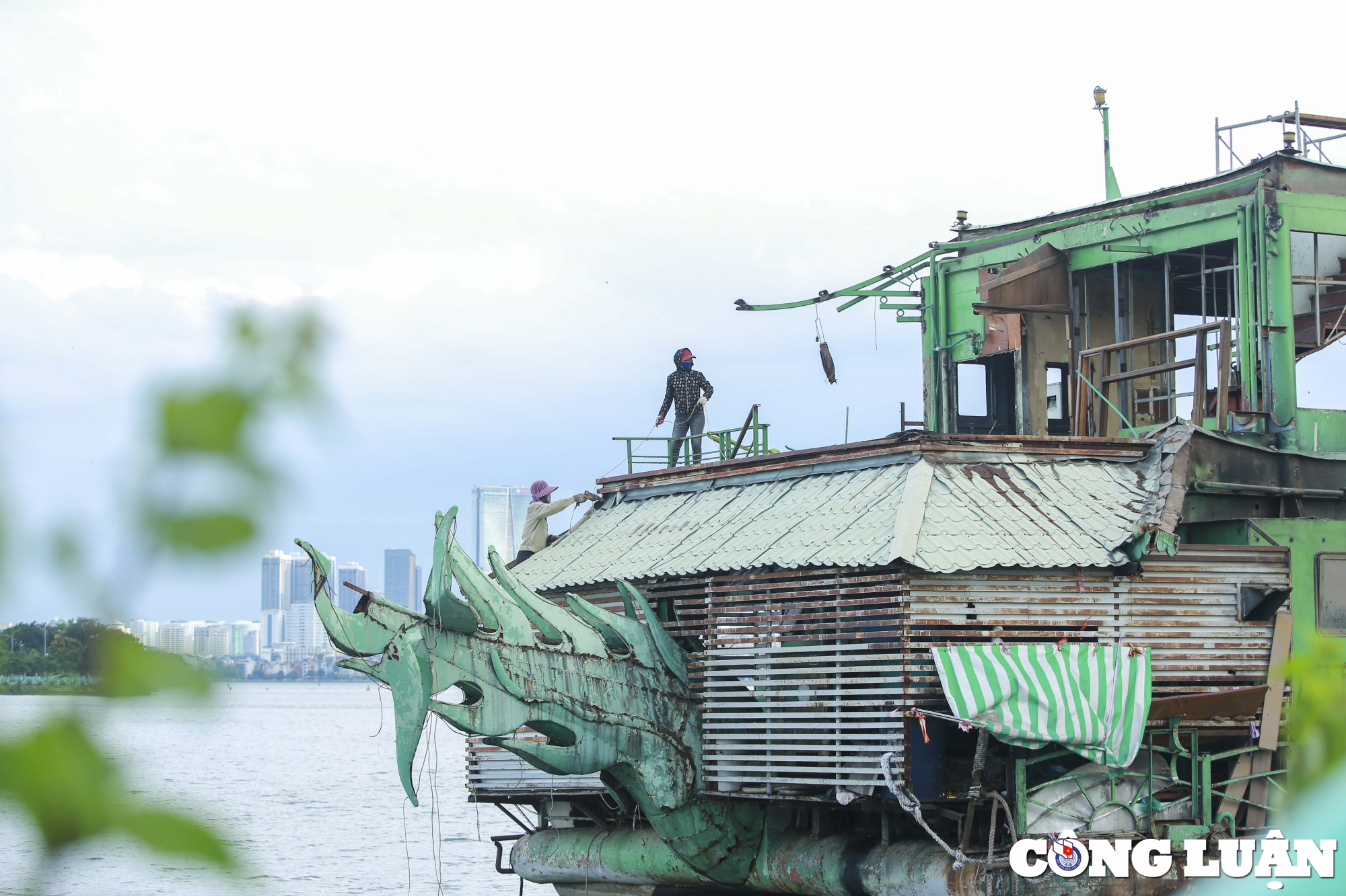 ha noi can canh thao do du thuyen cuoi cung tren ho tay hinh 5