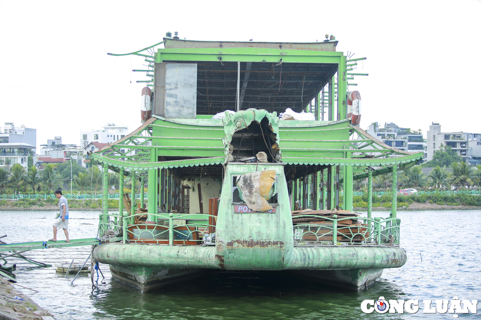 ha noi can canh thao do du thuyen cuoi cung tren ho tay hinh 2