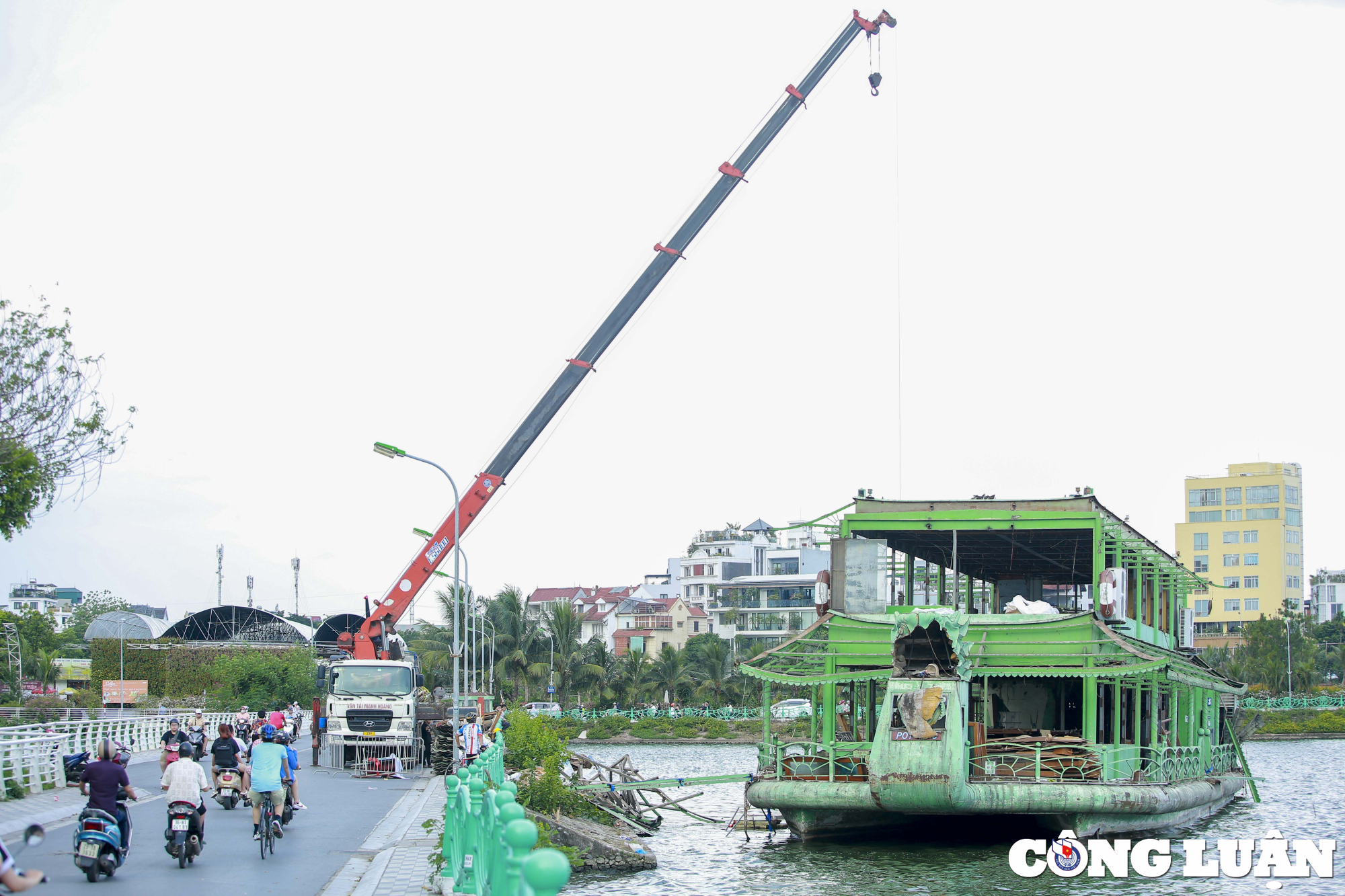 ha noi can canh thao do du thuyen cuoi cung tren ho tay hinh 1