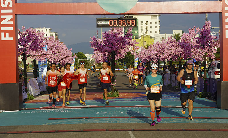 hon 1500 van dong vien tham gia giai grand marathon dong hoi 2023 hinh 1