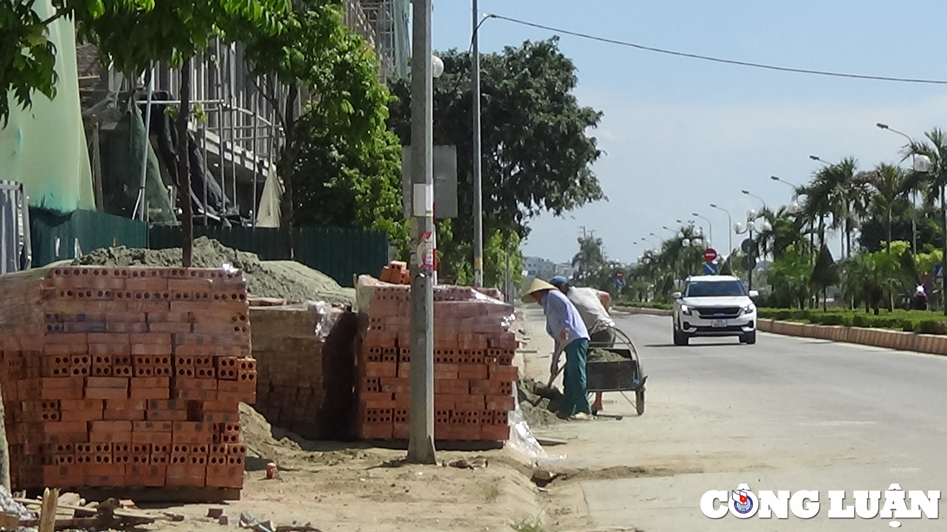 thanh hoa xuat hien tinh trang lan chiem long le duong gay mat an toan giao thong hinh 5