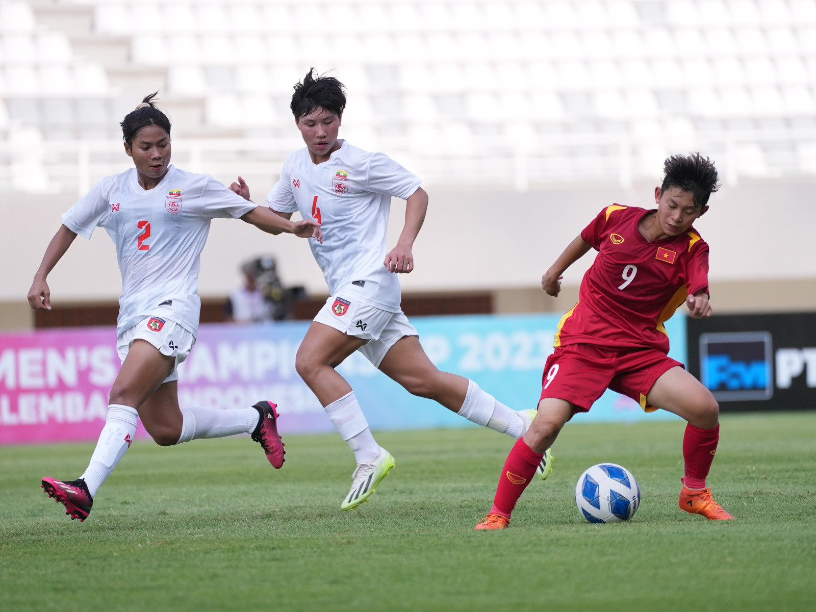 thang nghet tho myanmar u19 nu viet nam vao chung ket u19 dong nam a hinh 4