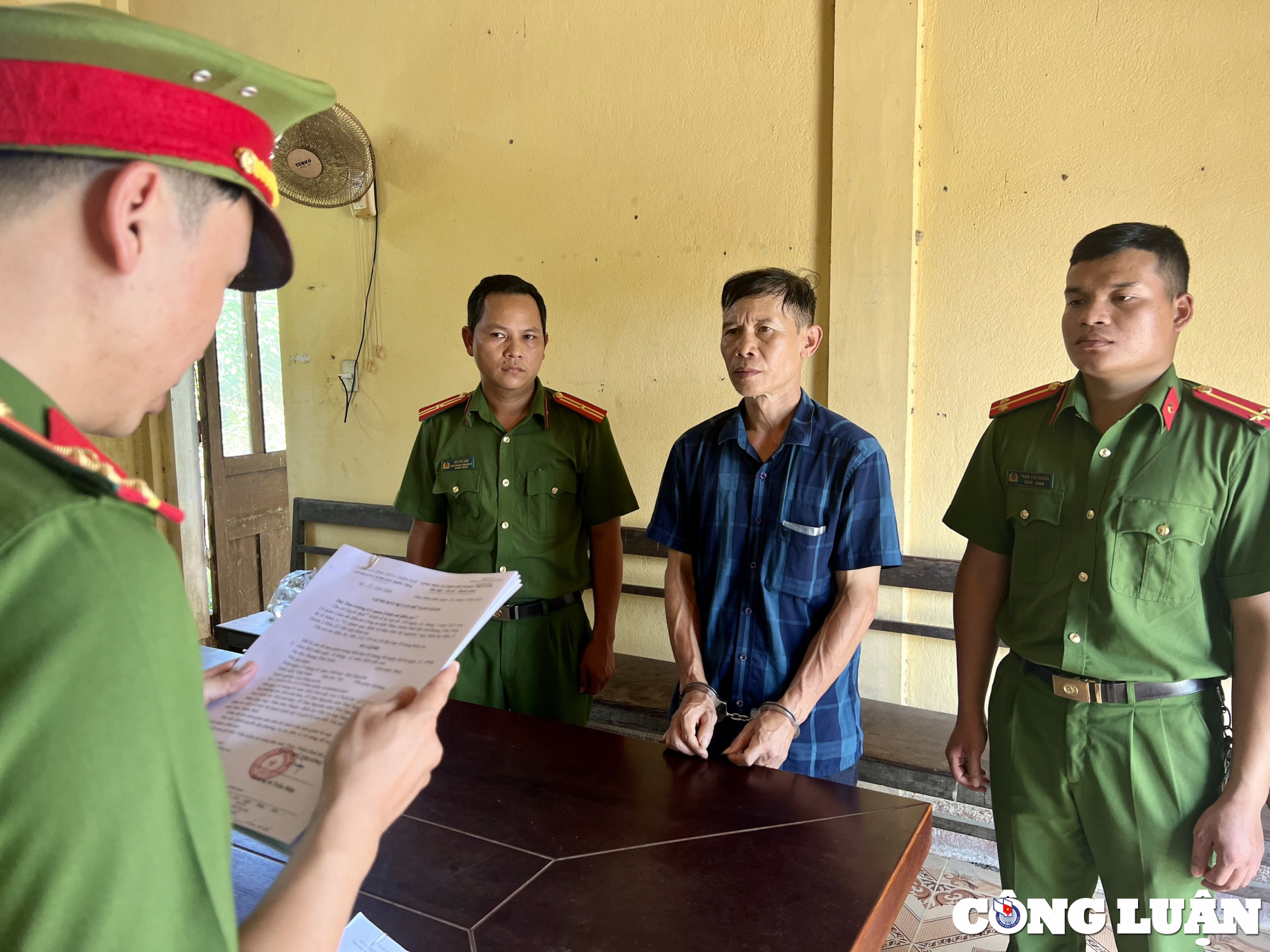 thua thien hue bat 2 doi tuong khai thac vang trai phep hinh 1