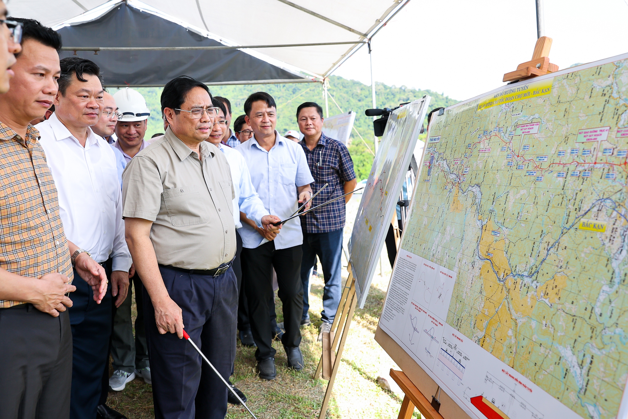 thu tuong pham minh chinh khao sat hai du an duong bo trong diem cua tinh bac kan hinh 2