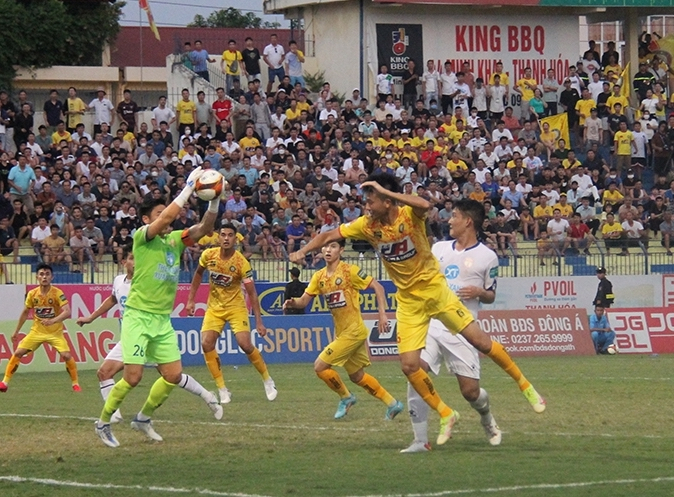 dong a thanh hoa thua soc tren san nha truoc thep xanh nam dinh hinh 1