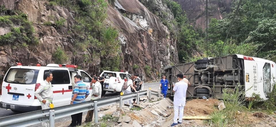 khanh hoa 4 du khach nguoi trung quoc tu vong trong vu tai nan tren deo khanh le hinh 1