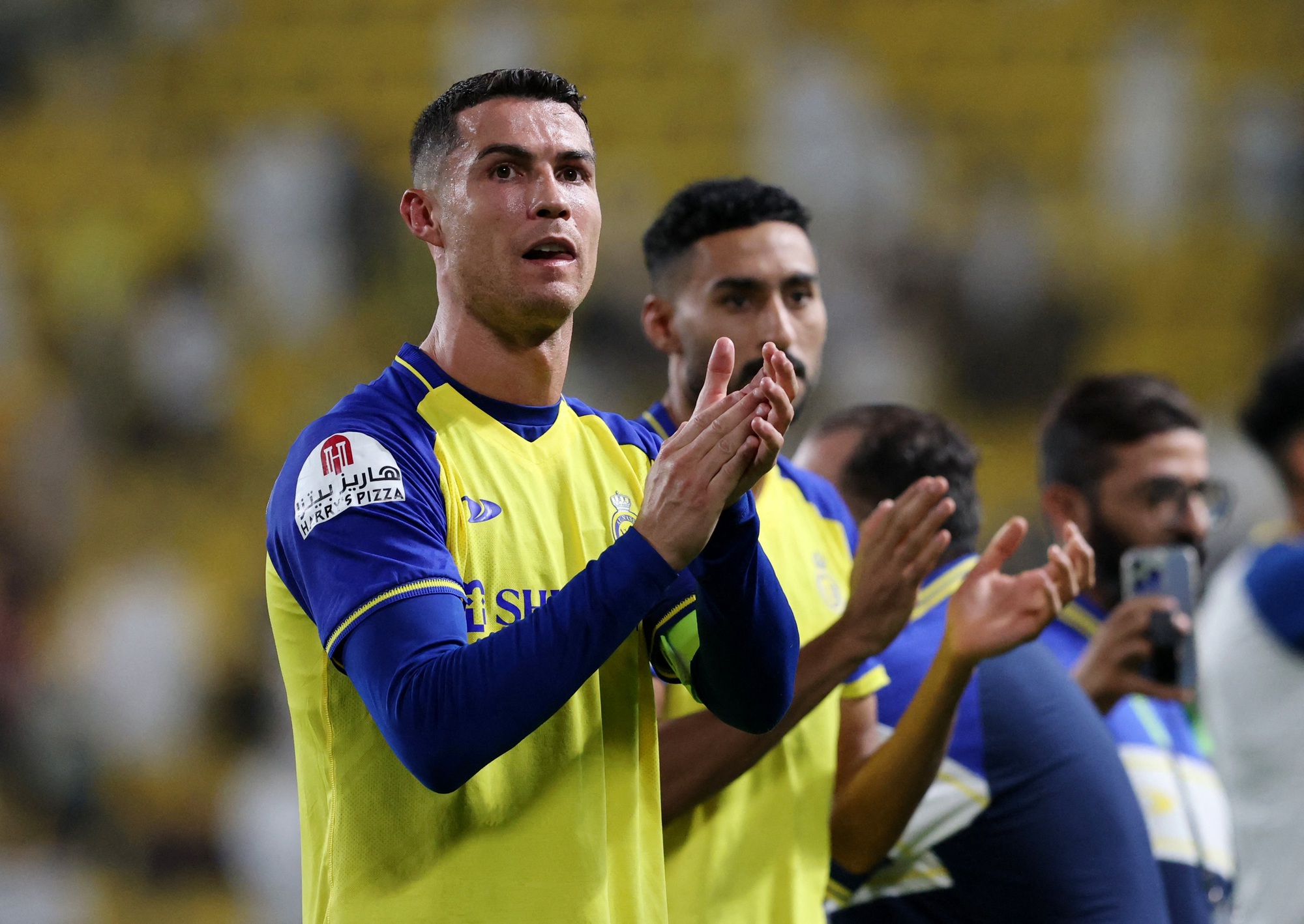 ronaldo da chinh al nassr thua dam benfica hinh 1