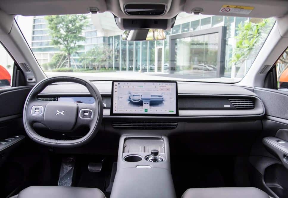Xpeng G6 - SUV điện sạc 10 phút chạy 300km, giá từ 678 triệu đồng