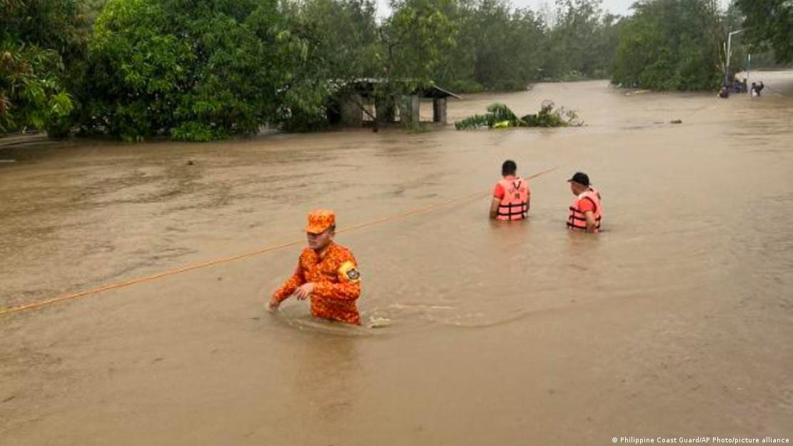 sieu bao doksuri tan cong philippines dang do bo vao trung quoc hinh 1