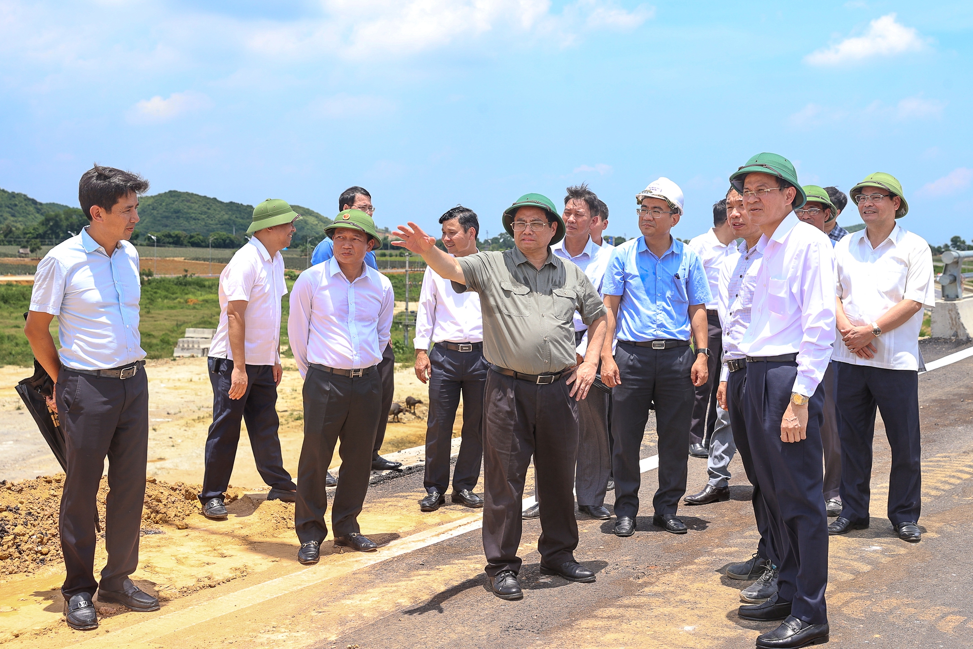 ninh binh can tap trung trien khai xay dung tuyen duong 4 trong 1 hinh 2