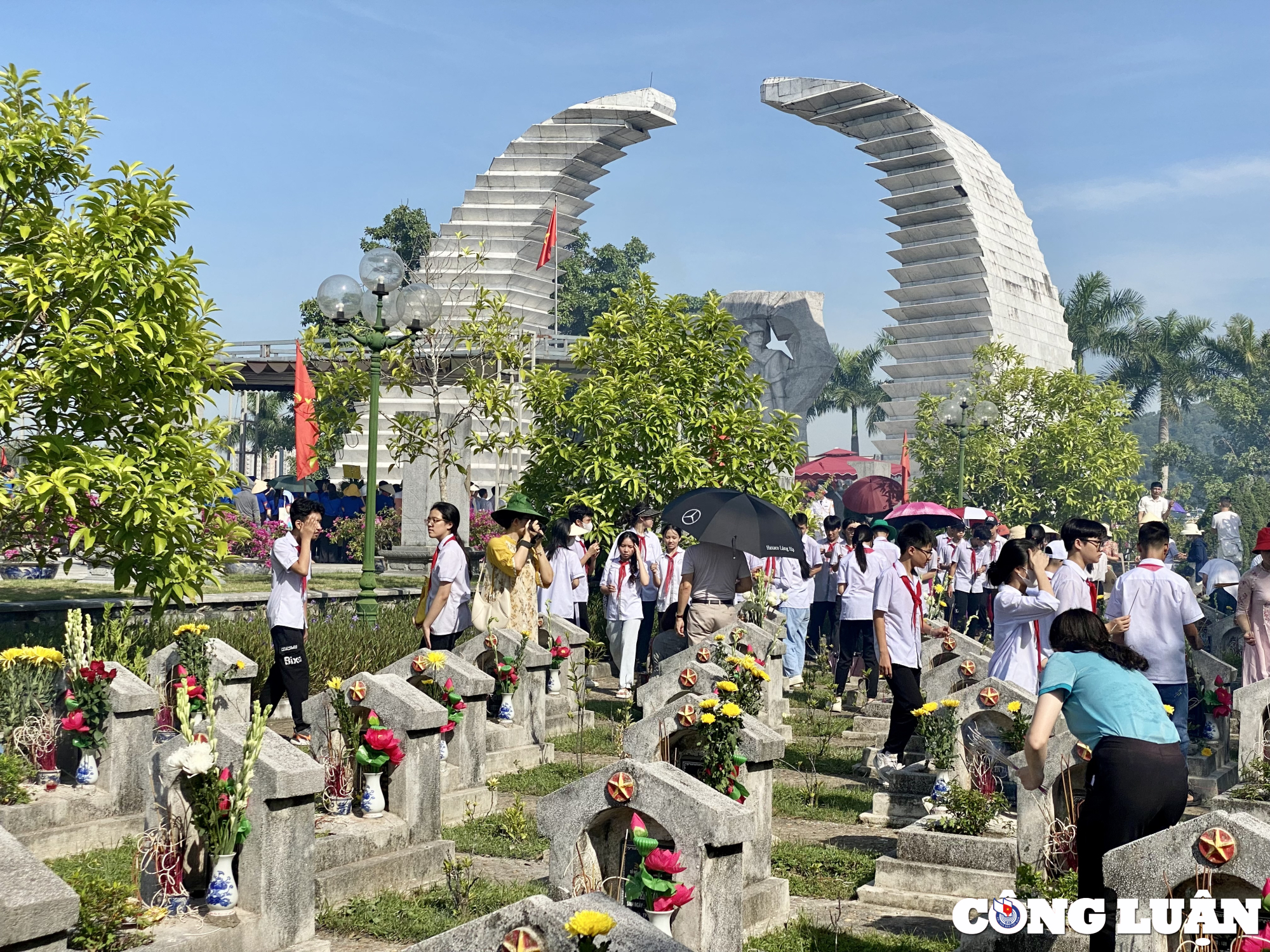 thanh hoa hang ngan nguoi dan den dang huong tri an cac anh hung liet sy hinh 4