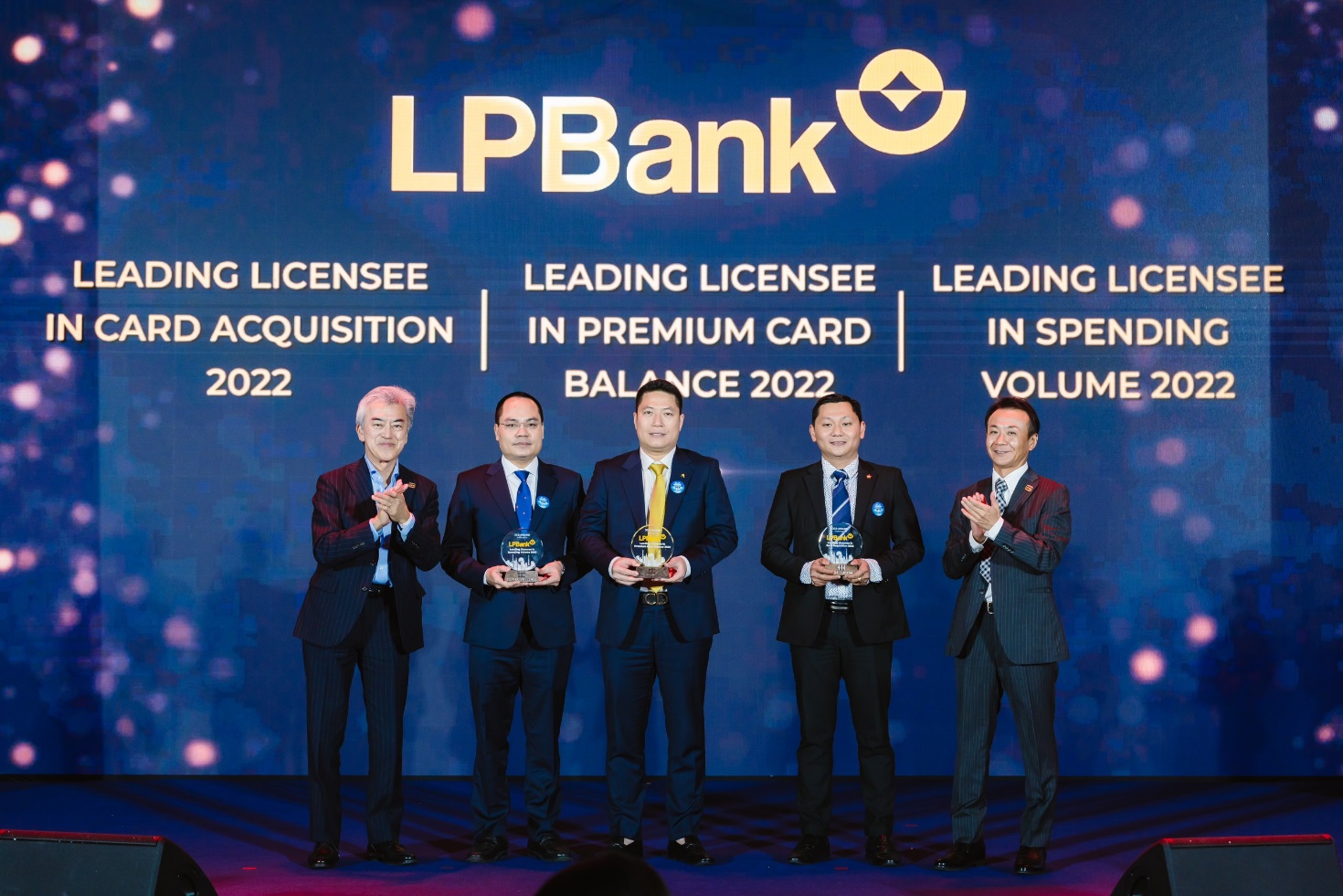 lpbank nhan 03 giai thuong lon tu to chuc the hang dau quoc te jcb hinh 1