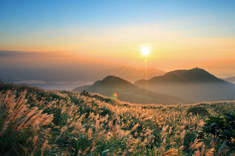 Huyện Bình Liêu cho ra mắt sản phẩm du lịch sinh thái săn mây trên đỉnh núi Cao Ly với các hoạt động cắm trại, leo núi tự do.
